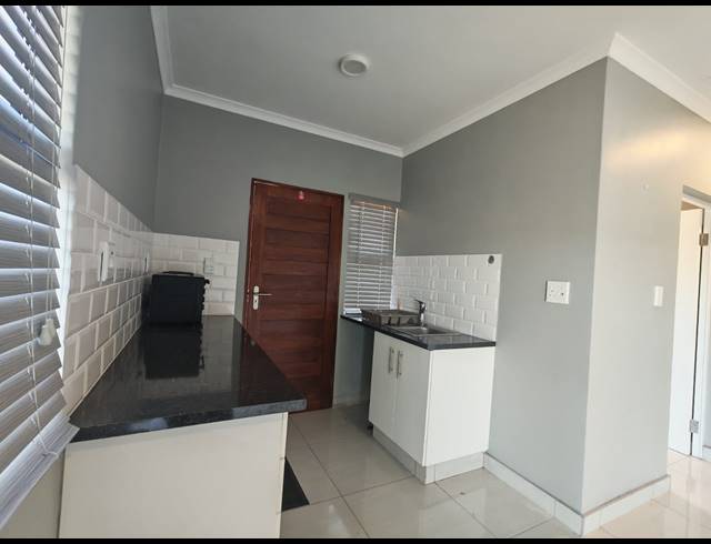 2 BEDROOM FREEHOLD FOR SALE IN SHAKASKRAAL